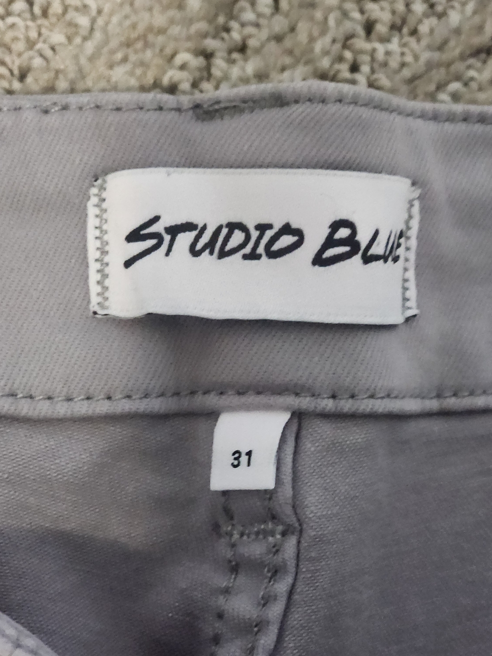 Studio High-Waist Utility Shorts in Light Gray - Picture 3 of 3